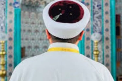 'İsmailağa cemaatine bağlı müftü arabasında bir kadınla çıplak yakalandı' iddiası