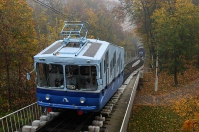 Füniküler nasıl bir şey? Türkiye'de füniküler var mı? Füniküler kelimesinin anlamı nedir? Füniküler nedir? Füniküler adı nereden gelir?