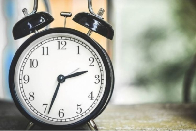 Öğrencilerin karanlıkta okula gitme vakti yaklaşıyor! Veliler, kış saati uygulamasının geri gelmesini istiyor!