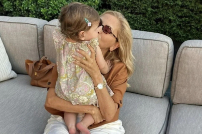 Arzu Sabancı torunu Arzu Alara ile poz verdi