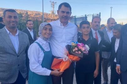 Bakan Kurum, Adıyaman'da çocuklarla maç yaptı