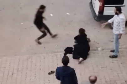 Elazığ'da bir köşede kadınlar diğer köşede erkekler kavga etti