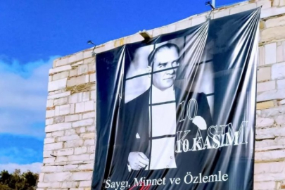 Gelibolu'da 'demir parmaklıklı' Atatürk afişi tepki çekti! Belediyeden açıklama geldi