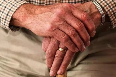 "Yaşlı insan kokusu"nun esas sebebi bakın neymiş!