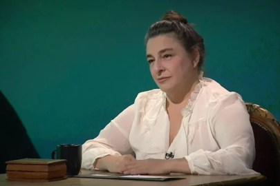 Oyuncu Esra Dermancıoğlu unutmak istemediği şeyleri açıkladı: "Kızım ve ilk sevişmem"