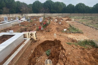 Bursa'da mezarlıkta her yağış sonrası tepki çeken görüntü!