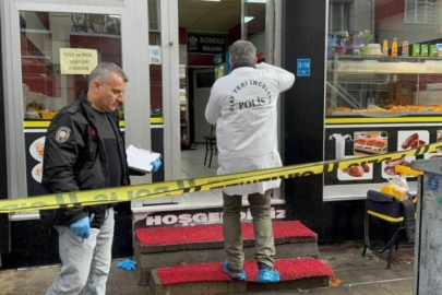 Eşini yaralayıp yanındaki erkeğin boğazını kesti