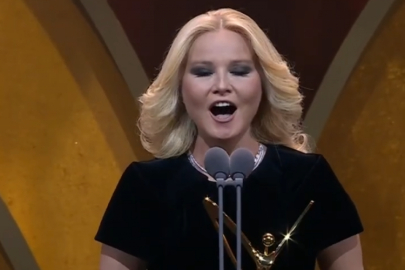 Esra Erol ödül aldı: Müge Anlı laf sokmakla uğraşırken...