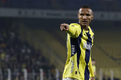 Takım sahada 10 kişi kaldı! Fenerbahçe'de Rodrigo Becao sakatlandı