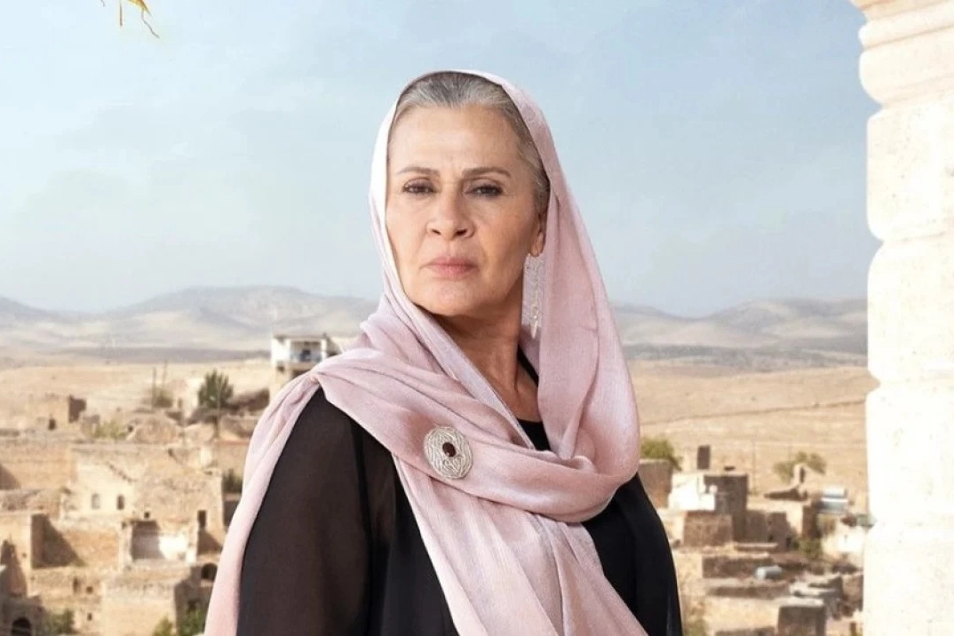 Uzak Şehir'in Sadakat'i Gençliğinde Afet-i Devran Çıktı! İşte O Pozlar... - Bursa 5n1k