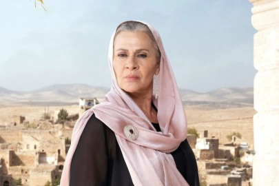 Uzak Şehir'in Sadakat'i Gençliğinde Afet-i Devran Çıktı! İşte O Pozlar...