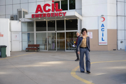 Antalya'da Ferdi Tayfur için hastane önünde nöbet tutuyor