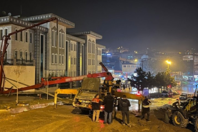 Beton pompası devrildi, facianın eşiğinden dönüldü