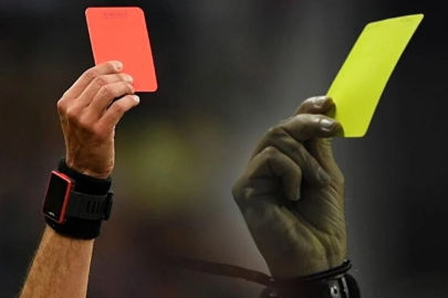 Futbolda sarı kart ve kırmızı kart bakın nasıl ortaya çıkmış...