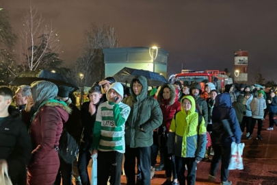 Bursasporlu taraftarlar yağmur çamur dinlemedi! Kuyruk oluştu