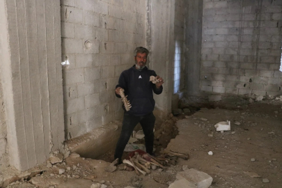 Suriye'de korkunç görüntüler: Bina temellerinden insan kemikleri çıkıyor