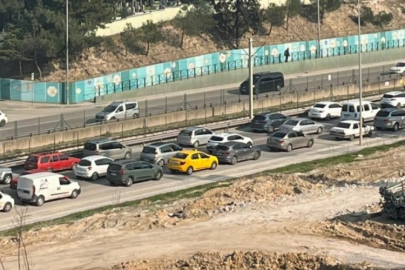 Bursa'da öğle saatlerinde trafik yoğunluğu