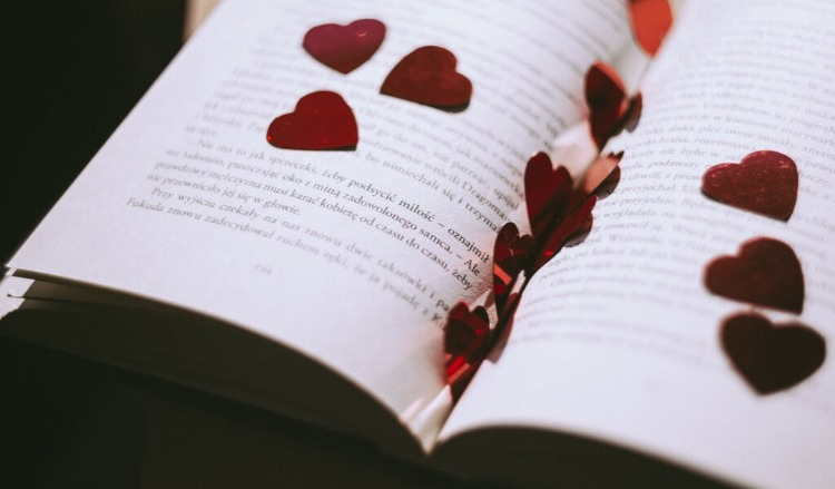 Anlamlı Bir Kitap (İçine Özel Not Ekleyerek)