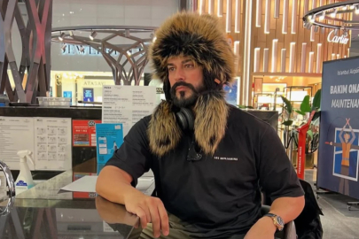 Burak Özçivit’in Rusya tarzı gündem oldu! Kürklü şapkasına yorum yağdı