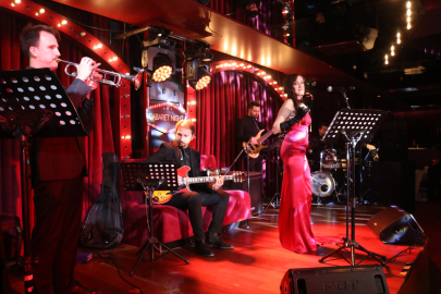 Sanart Busader'den Kabare Gecesi