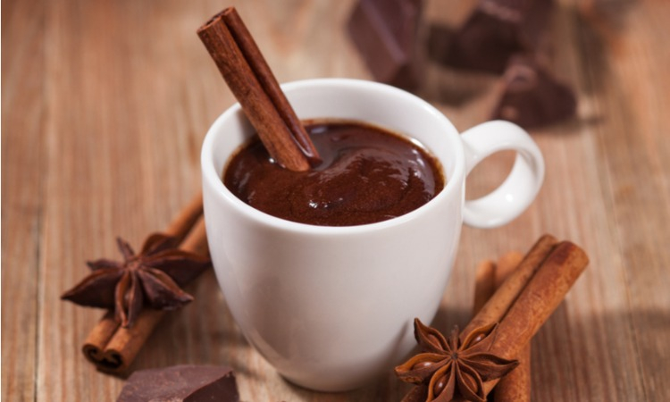2. Tarçınlı Sıcak Çikolata