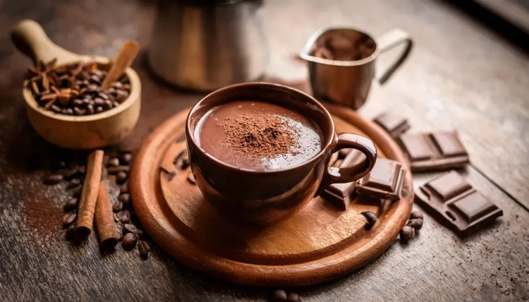 9. Türk Kahvesi ile Sıcak Çikolata