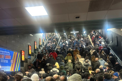 İstanbul'da metro istasyonlarında kar yoğunluğu