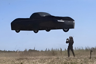 Elon Musk'ın uçan arabası havalandı!