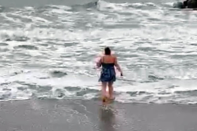 Kastamonu'da eksi 2 derecede denize girdi