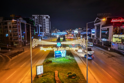 Bursa caddeleri ‘Ramazan’ için süslendi
