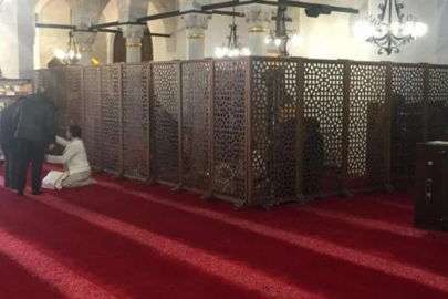 "Kadın-erkek yan yana teravih namazı kıldı" iddiasına inceleme