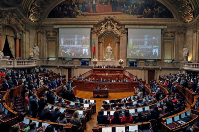 Portekiz'de hükümet düştü