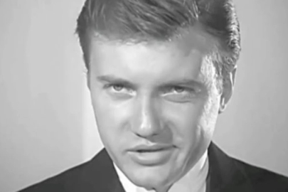 89 Yaşında Girdi; İşte Yeşilçam'ın Altın Çocuğu Göksel Arsoy'un Son Hali! "Hala Karizmatik"