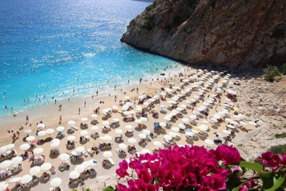 Türkiye 2025 yılı turizm gelirinde 65 milyar dolar hedefliyor