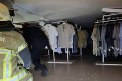 Bursa'da giyim mağazasının tavanı çöktü