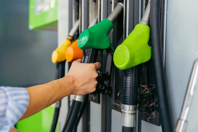 Benzine bu gece gelmesi beklenen zam iptal edildi