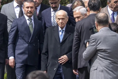 MHP lideri Devlet Bahçeli, Alparslan Türkeş'in kabrini ziyaret etti
