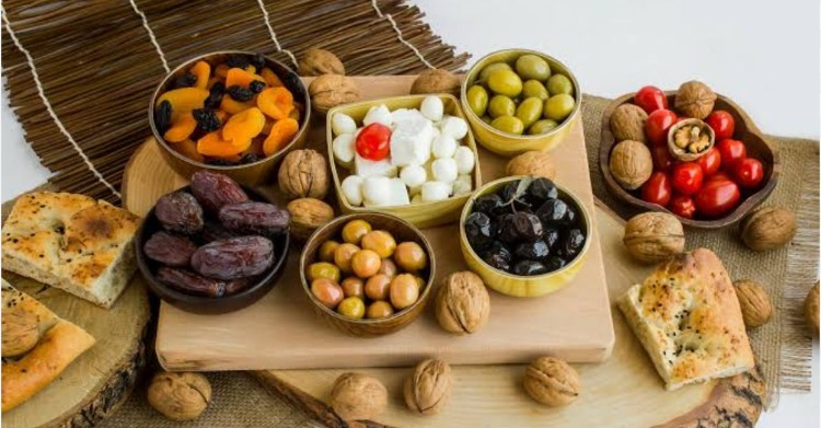 Beslenme uzmanları, ramazan sonrası sürecin kontrollü geçirilmesini önerir. Bu dönemde: