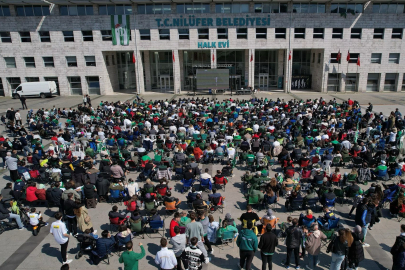 Bursaspor’un şampiyonluk maçı Halk Evi önünde dev ekranda izlendi