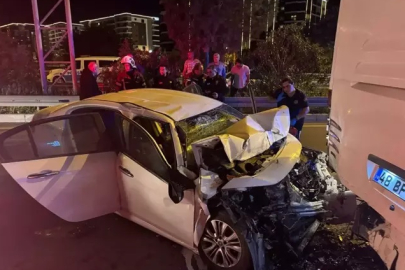 Söke'de Otobüse Çarpan Otomobildeki 1 Kişi Hayatını Kaybetti