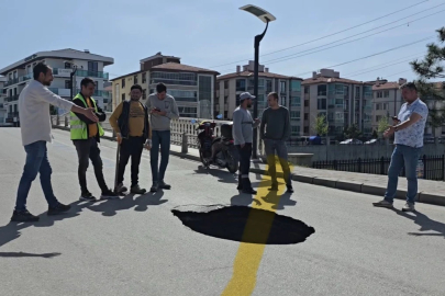 Afyonkarahisar'da asfalt yol çöktü