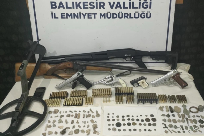 Balıkesir'de ruhsatsız silah ve tarihi eser operasyonu