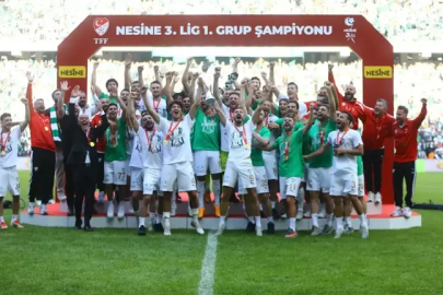Bursaspor 3'üncü Lig'de Şampiyonluğunu Kutladı