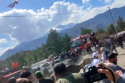 Yusufeli Boğa Güreşlerinde Panik: Kontrolden Çıkan Boğalar Seyircilere Korku Dolu Anlar Yaşattı