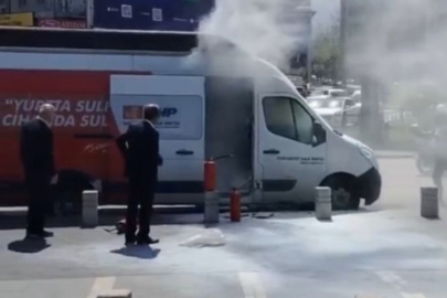 Bursa'da CHP seçim aracı alev alev yandı