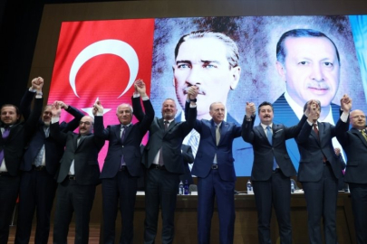 Cumhurbaşkanı Erdoğan rozetleri taktı! Ercan Özel ve Fatih Karabatı AK Parti'de...