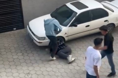 Bursa'da husumetlisini öldüresiye dövdü: O anlar kamerada...