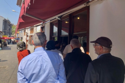 Bursa'nın göbeğinde pide kuyruğu! O lezzet için dakikalarca beklediler...