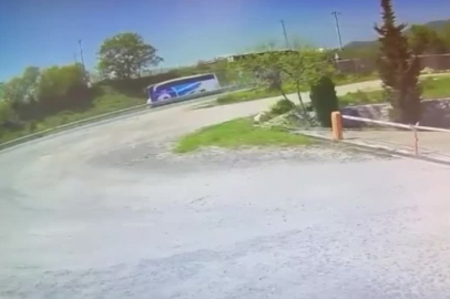 Bursa yolunda yolcu otobüsü kazası kamerada!