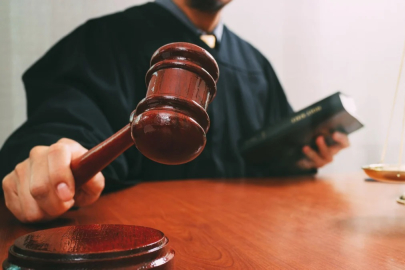 Hakimlerin tokmak vurma sebebi bakın neymiş